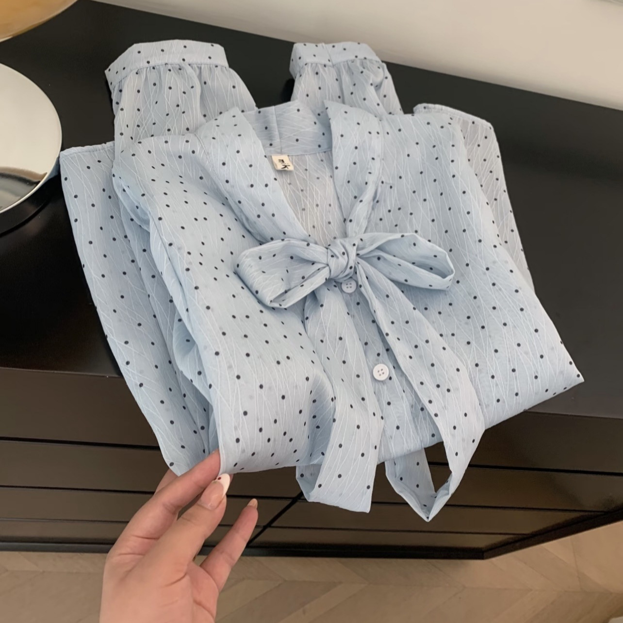 Light Blue Tiny Black Polka Do - Puff Sleeve Blouse 评论和价格